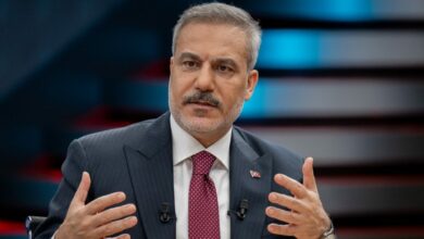 فيدان يعرض على اليونان كهرباء من البر التركي لتجنب إنفاق أكثر من ملياري يورو.. وأثينا تتمسك بـ12 ميلاً