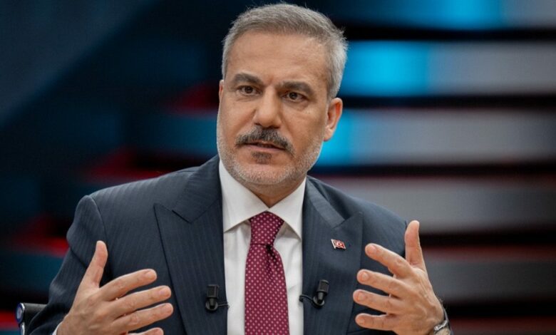 فيدان يعرض على اليونان كهرباء من البر التركي لتجنب إنفاق أكثر من ملياري يورو.. وأثينا تتمسك بـ12 ميلاً