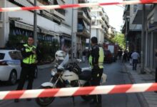 انفجار عبوة داخل كيس في أثينا بعد تفعيلها بالخطأ.. 4 مصابين بينهم شرطيان
