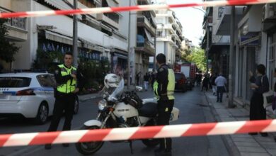 انفجار عبوة داخل كيس في أثينا بعد تفعيلها بالخطأ.. 4 مصابين بينهم شرطيان