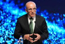 شيمشك: انخفاض مديونية تركيا يعزز صمود اقتصادها.. ونافذة ديموغرافية تمتد 18 إلى 20 عامًا