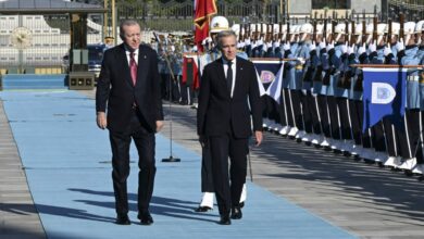 أردوغان يستقبل رئيس وزراء كندا في أنقرة، وكارني يحيّي كتيبة المراسم بعبارة تركية