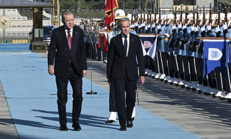أردوغان يستقبل رئيس وزراء كندا في أنقرة، وكارني يحيّي كتيبة المراسم بعبارة تركية