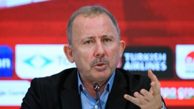 بعد تصريح «لم أناقش راتبي».. تقرير يكشف عقد مدرب منتخب تركيا وتعويض فسخه