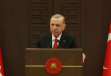 أردوغان يتعهد بمواصلة وساطات تركيا وينتقد خضوع إرادة 190 دولة لخمس