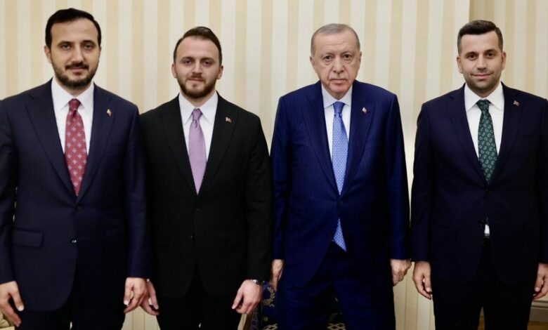 أردوغان يستقبل نائبي بلديتي أوسكودار وأتاشهير.. من حضر اللقاء؟