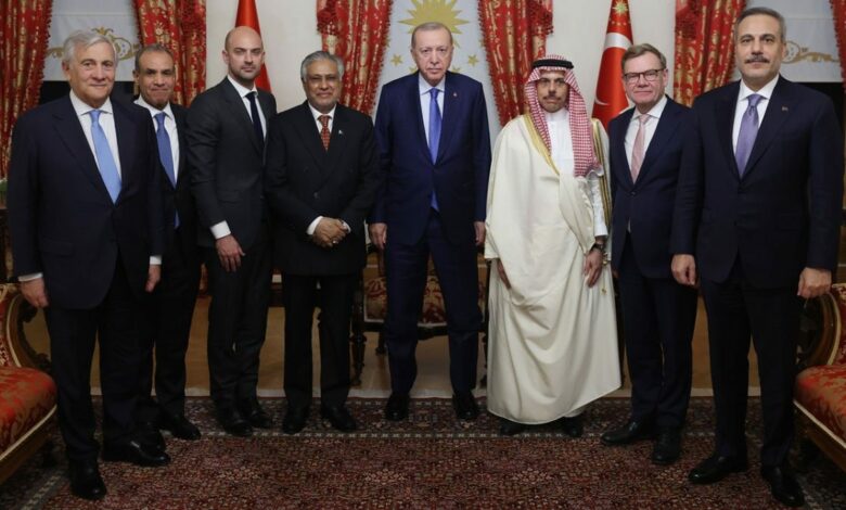 أردوغان يستقبل وزراء خارجية 8 دول في إسطنبول بعد اجتماعي R4 وR4+E3