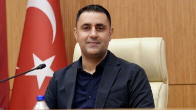 بعد توقيفه.. إيقاف رئيس بلدية في أضنة عن العمل بسبب شبهات في المناقصات
