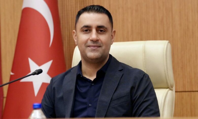 بعد توقيفه.. إيقاف رئيس بلدية في أضنة عن العمل بسبب شبهات في المناقصات