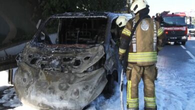 مركبة فان تشتعل على طريق سريع في إسطنبول بعد ساعتين من مغادرتها ورشة الإصلاح