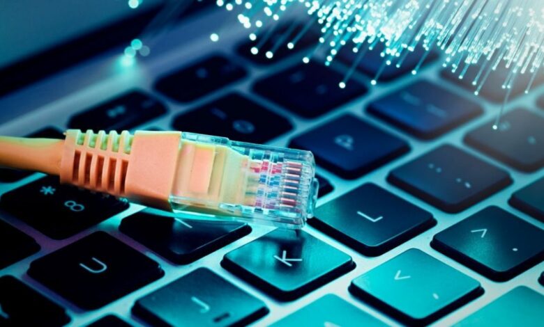 تقارير عن خطط إيرانية لاستهداف كابلات الخليج.. وسبعة منها تمر عبر هرمز