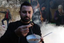 قرويون في أماسيا يحفرون الصخور لصناعة دبس العنب.. ما دور «التربة البيضاء»؟