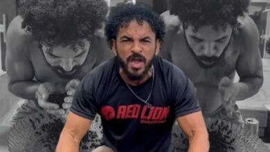 مؤثر لياقة يأكل مئات النمل الحي أمام الكاميرا.. ومشروب الطاقة حاضر