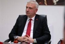 كبير مستشاري أردوغان يستقيل من منصبه.. ويؤكد مواصلة السير إلى جانبه