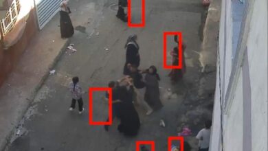 كاميرات مراقبة ترصد شجارًا عائليًا بدأ بين أطفال وانتهى بمقتل شخص وإصابة 4 في غازي عنتاب التركية