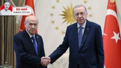 أردوغان يستقبل زعيم حزب تركي بربطة عنق تحمل KAAN.. والسبب يعود إلى 2023