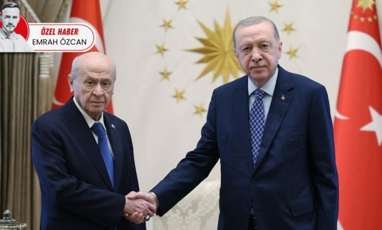 أردوغان يستقبل زعيم حزب تركي بربطة عنق تحمل KAAN.. والسبب يعود إلى 2023