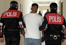 شرطة مانيسا التركية تضبط فتىً مطلوبًا في 65 ملف سرقة بأحكام تبلغ 152 عامًا و5 أشهر و19 يومًا