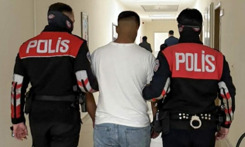 شرطة مانيسا التركية تضبط فتىً مطلوبًا في 65 ملف سرقة بأحكام تبلغ 152 عامًا و5 أشهر و19 يومًا