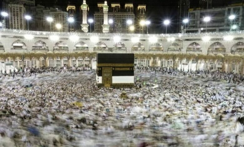 مؤتمر الحج في جدة يبحث ثغرات التنسيق التي قد تُبقي الحجاج ساعات في الانتظار