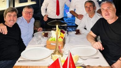أربعة من أساطير فنربخشة وبشكتاش يجتمعون على طاولة واحدة.. واسم بارز يعود إلى سباق التدريب